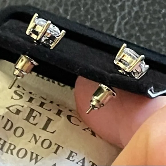 Beautiful earrings - Picture 3 of 3